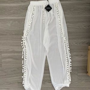 White PomPom vacation pants from Zaful